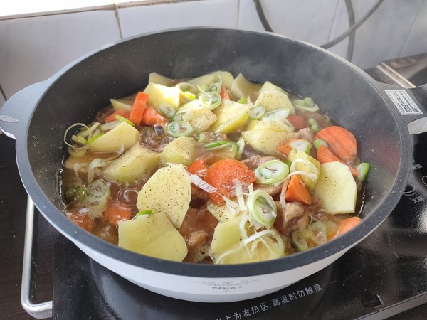 醬香土豆燉雞的做法-家常味燉菜譜