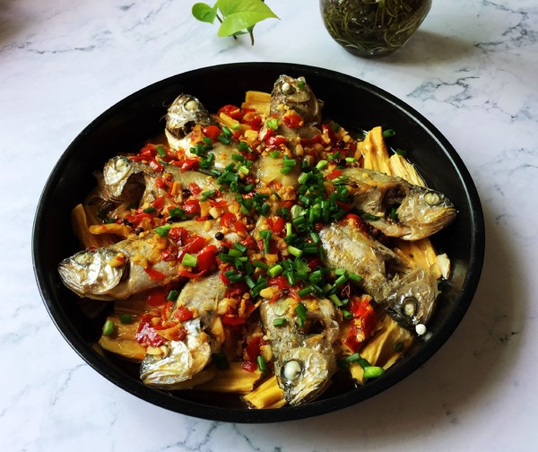 腐竹蒸小黃魚的做法-香辣味蒸菜譜-易網健康養生網 腐竹蒸小黃魚的做法-香辣味蒸菜譜