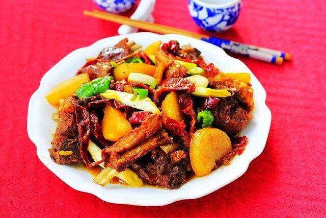 土豆燒羊排的做法-家常味燒菜譜-易網健康養生網 土豆燒羊排的做法-家常味燒菜譜