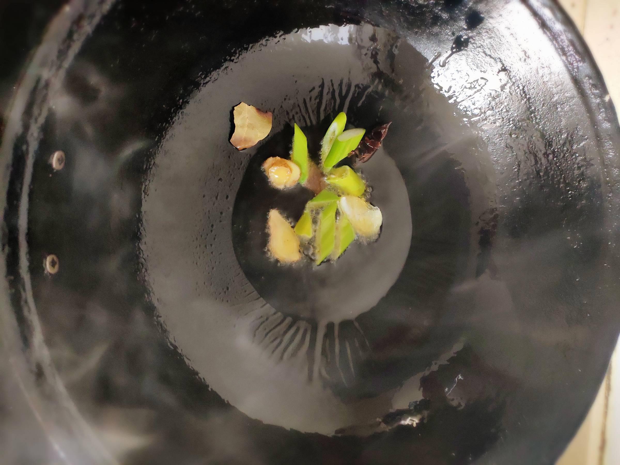 小雞燉蘑菇粉條的做法-咸鮮味炒菜譜