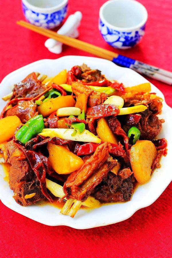 土豆燒羊排的做法-家常味燒菜譜-易網健康養生網 土豆燒羊排的做法-家常味燒菜譜