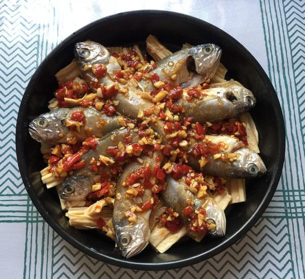 腐竹蒸小黃魚的做法-香辣味蒸菜譜-易網健康養生網 腐竹蒸小黃魚的做法-香辣味蒸菜譜