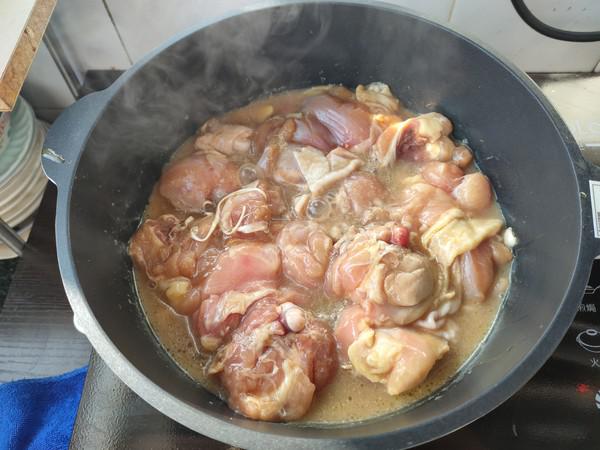 醬香土豆燉雞的做法-家常味燉菜譜