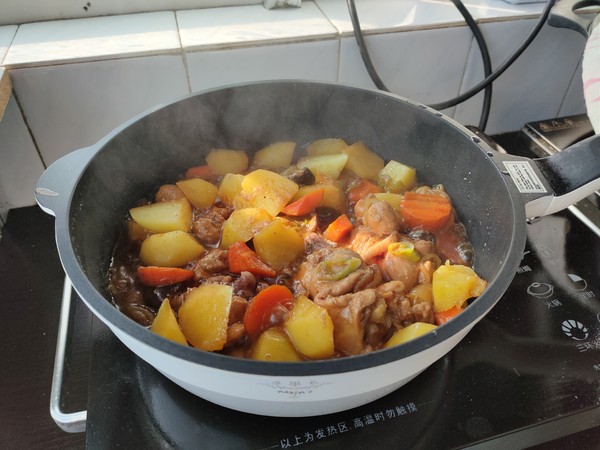 醬香土豆燉雞的做法-家常味燉菜譜