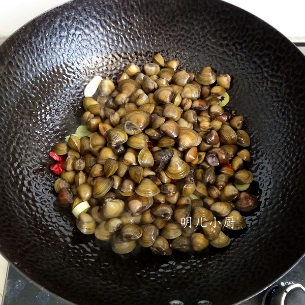 醬爆黃沙蜆的做法-家常味炒菜譜-易網健康養生網 醬爆黃沙蜆的做法-家常味炒菜譜