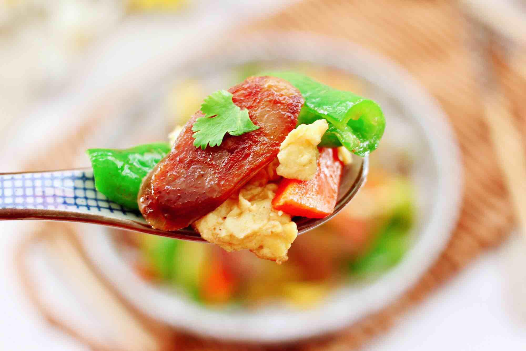 臘腸辣炒雞蛋的做法-家常味炒菜譜-易網健康養生網 臘腸辣炒雞蛋的做法-家常味炒菜譜