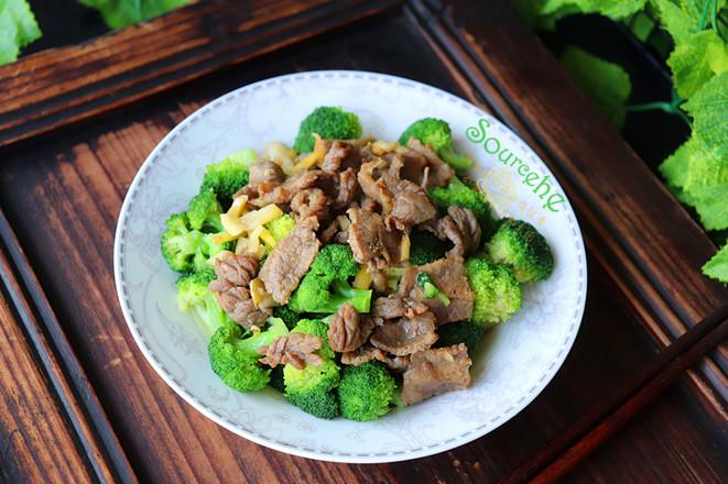 牛肉炒西蘭花的做法-家常味炒菜譜-易網健康養生網 牛肉炒西蘭花的做法-家常味炒菜譜