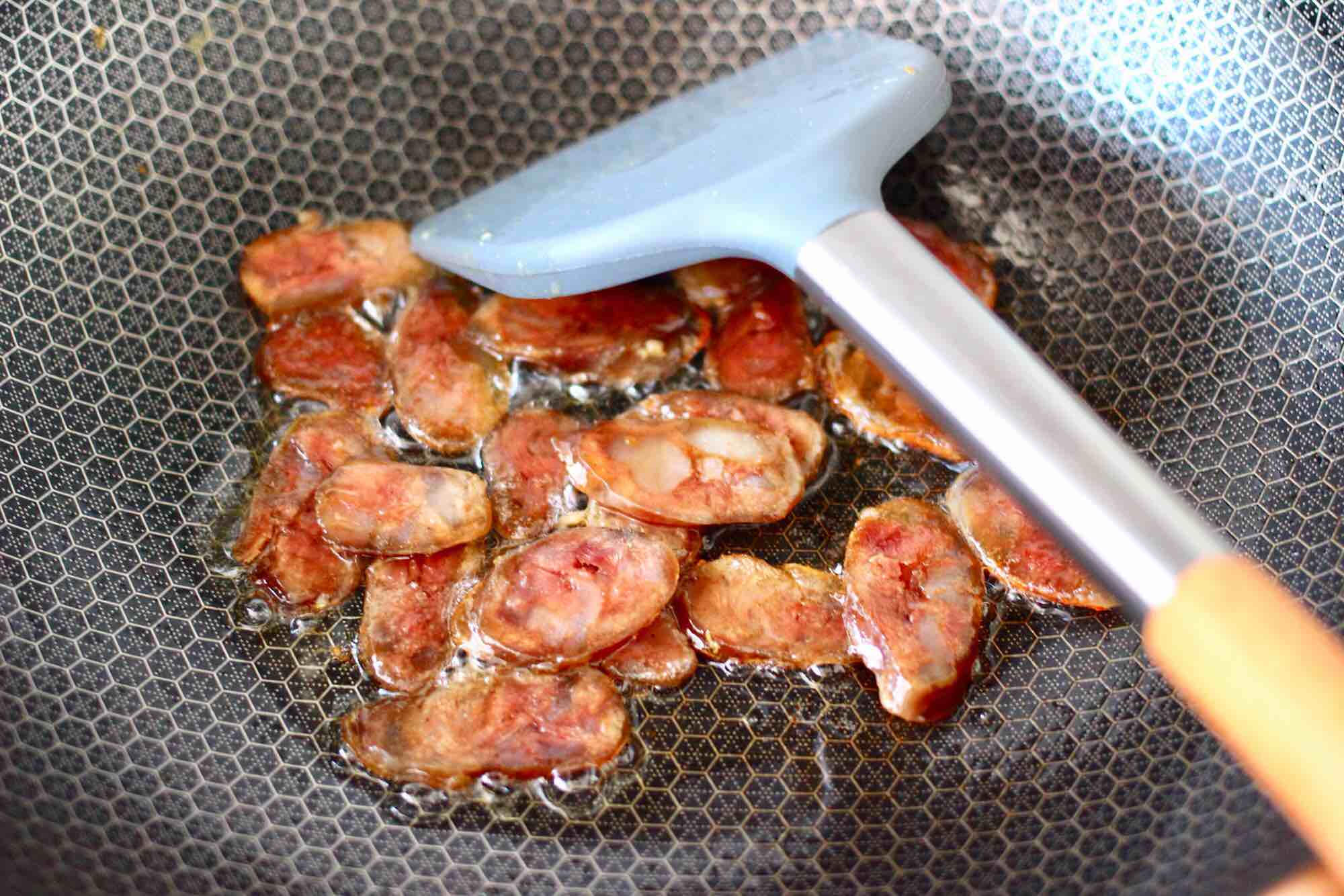 臘腸辣炒雞蛋的做法-家常味炒菜譜-易網健康養生網 臘腸辣炒雞蛋的做法-家常味炒菜譜