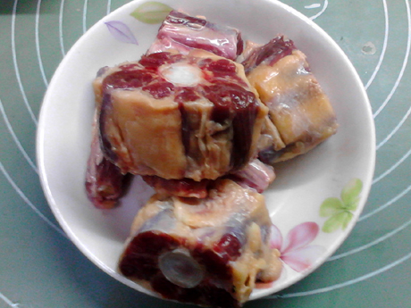 杜仲牛尾湯的做法-咸鮮味燉菜譜-易網健康養生網 杜仲牛尾湯的做法-咸鮮味燉菜譜