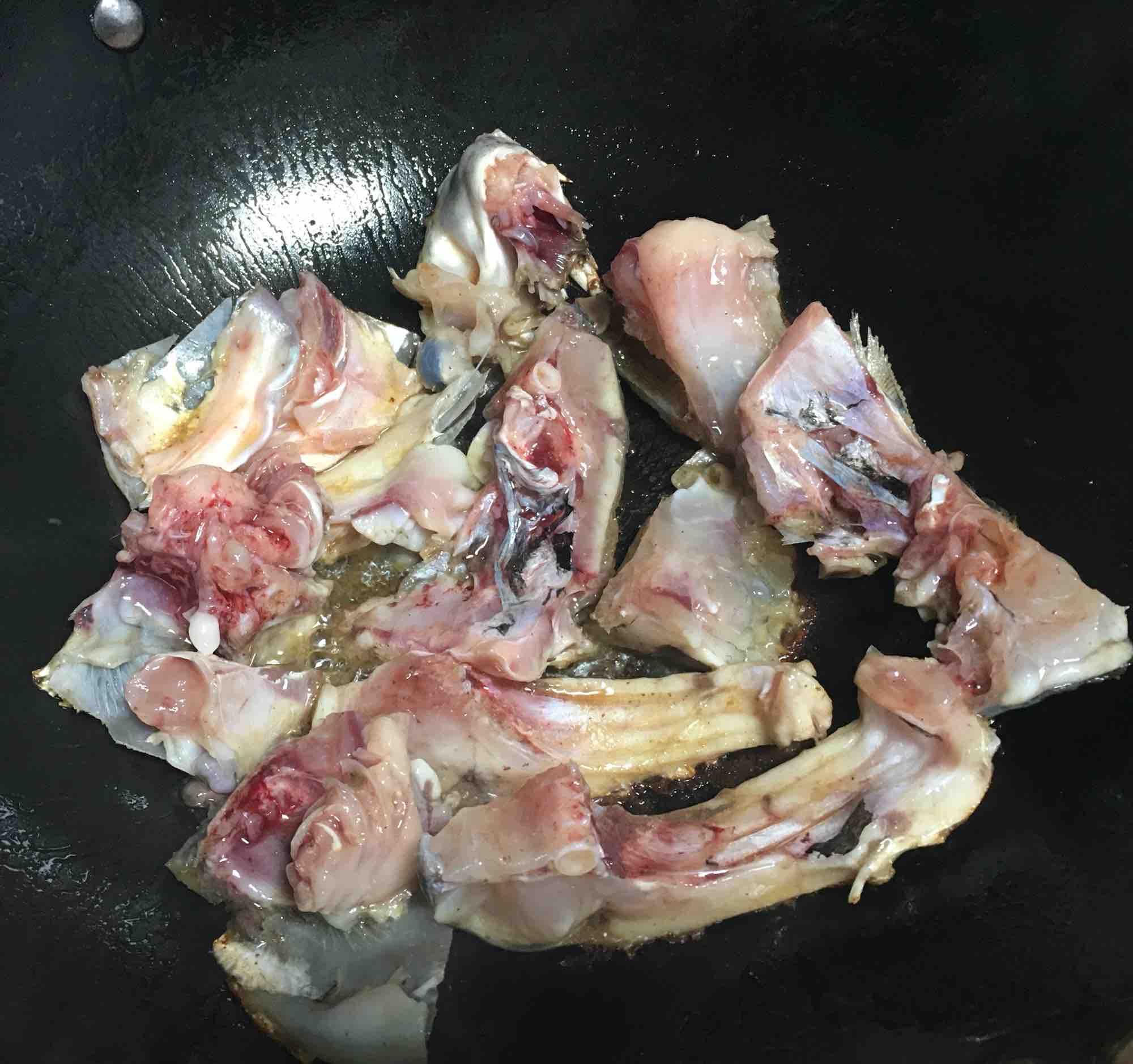 剁椒炒魚頭的做法-家常味炒菜譜-易網(wǎng)健康養(yǎng)生網(wǎng) 剁椒炒魚頭的做法-家常味炒菜譜