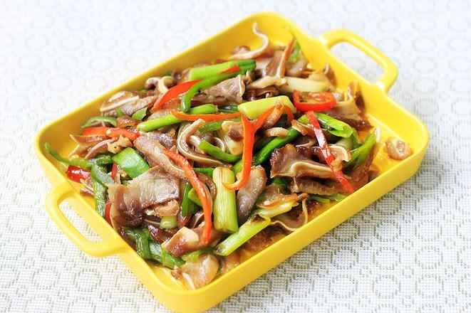 蒜苗炒豬耳朵的做法-蒜香味炒菜譜