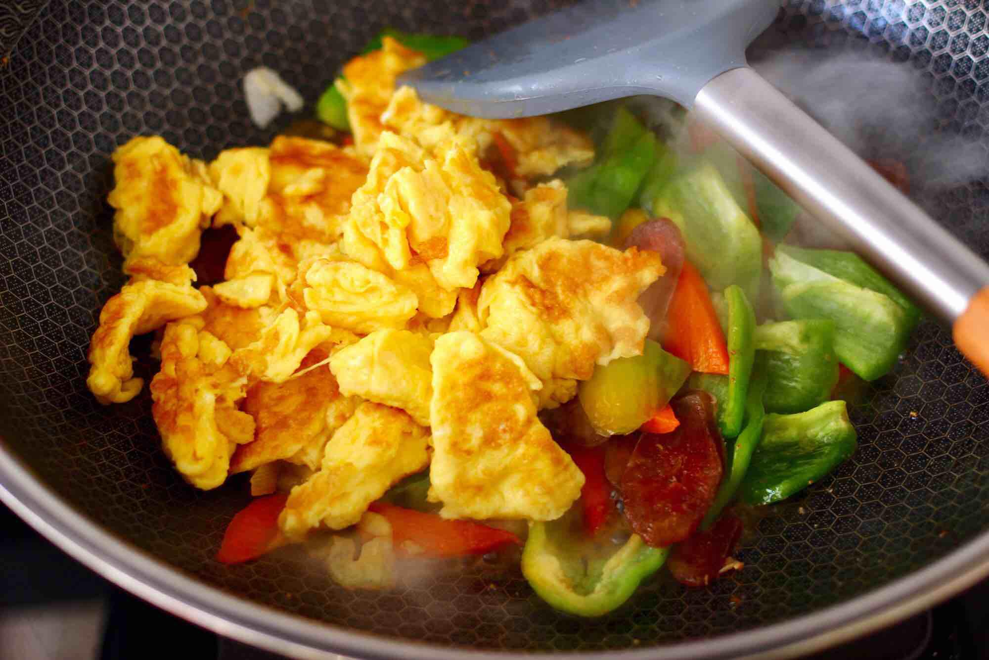 臘腸辣炒雞蛋的做法-家常味炒菜譜-易網健康養生網 臘腸辣炒雞蛋的做法-家常味炒菜譜