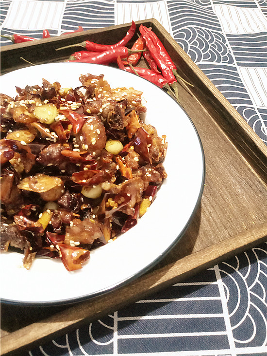 干煸辣子雞的做法-香辣味炒菜譜-易網(wǎng)健康養(yǎng)生網(wǎng) 干煸辣子雞的做法-香辣味炒菜譜