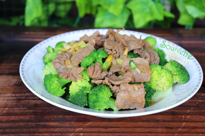 牛肉炒西蘭花的做法-家常味炒菜譜-易網健康養生網 牛肉炒西蘭花的做法-家常味炒菜譜