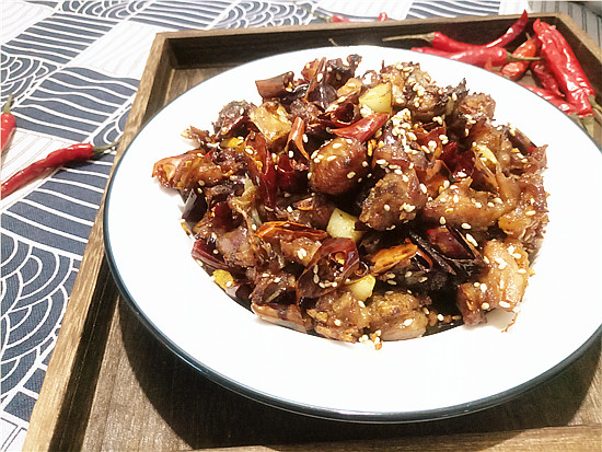 干煸辣子雞的做法-香辣味炒菜譜-易網(wǎng)健康養(yǎng)生網(wǎng) 干煸辣子雞的做法-香辣味炒菜譜