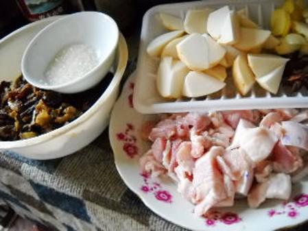 梅菜芋頭紅燒肉的做法-咸鮮味燒菜譜-易網健康養生網 梅菜芋頭紅燒肉的做法-咸鮮味燒菜譜