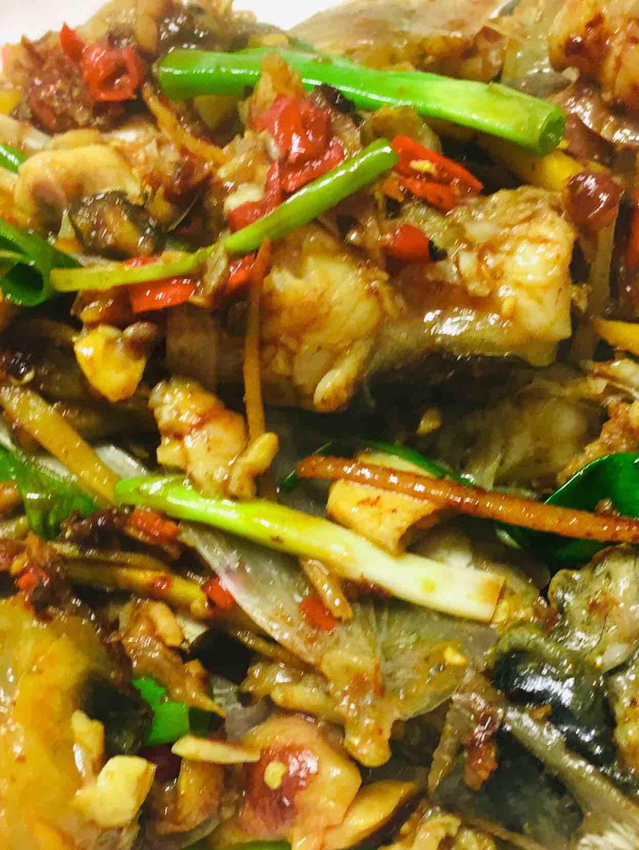 剁椒炒魚頭的做法-家常味炒菜譜