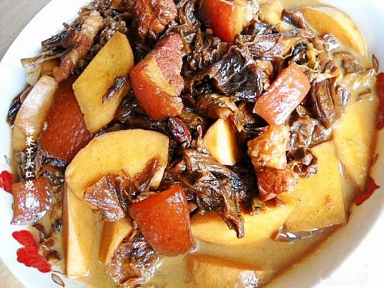 梅菜芋頭紅燒肉的做法-咸鮮味燒菜譜