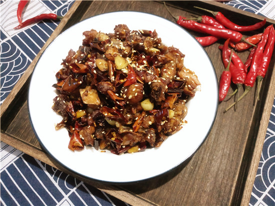 干煸辣子雞的做法-香辣味炒菜譜-易網(wǎng)健康養(yǎng)生網(wǎng) 干煸辣子雞的做法-香辣味炒菜譜