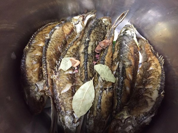 酥魚的做法-咸鮮味煮菜譜-易網健康養生網 酥魚的做法-咸鮮味煮菜譜