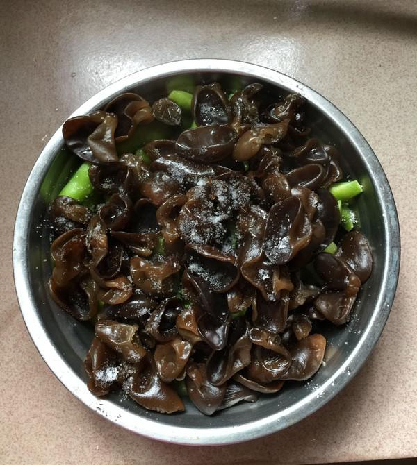 黑木耳拌毛豆的做法-香辣味拌菜譜