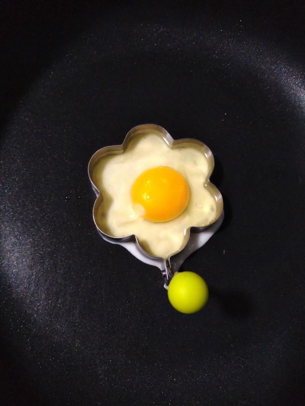 煎花朵雞蛋的做法-家常味煎菜譜