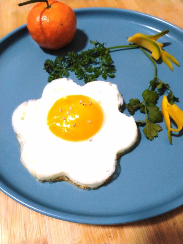 煎花朵雞蛋的做法-家常味煎菜譜