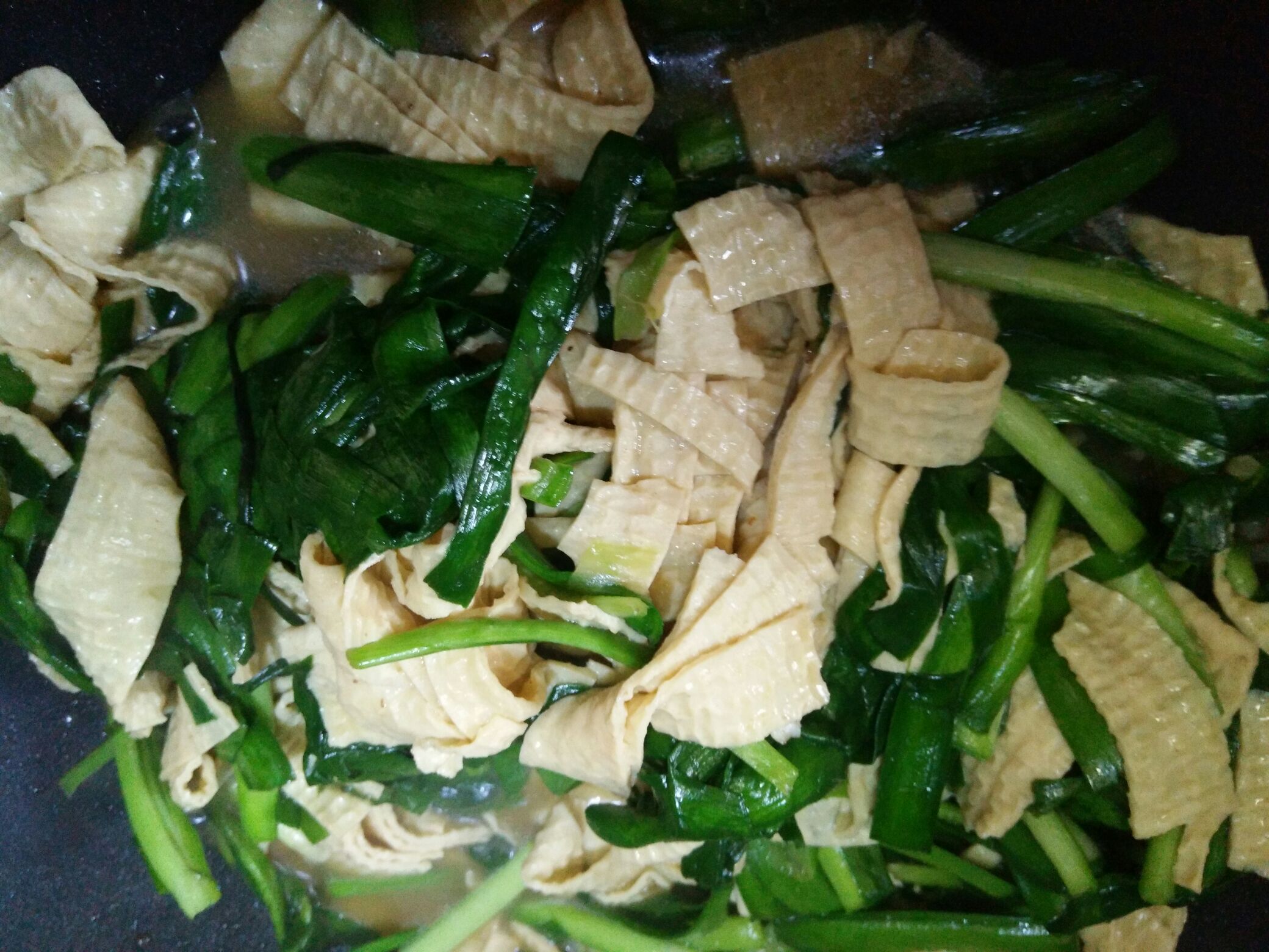 韭菜炒厚豆腐皮的做法-家常味炒菜譜