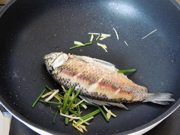 冬瓜鯽魚湯的做法-家常味煮菜譜-易網(wǎng)健康養(yǎng)生網(wǎng) 冬瓜鯽魚湯的做法-家常味煮菜譜