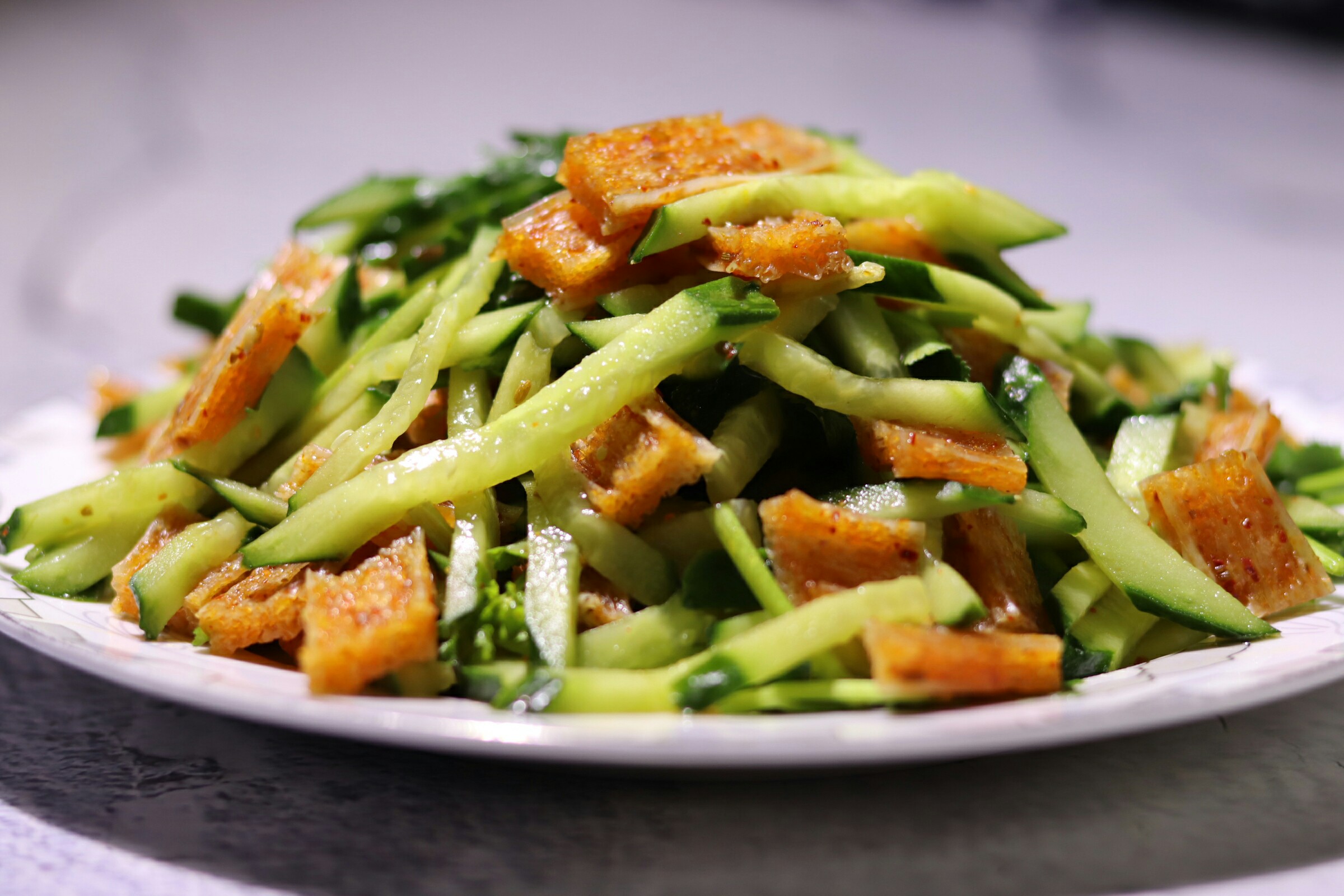 辣條拌黃瓜的做法-麻辣味拌菜譜-易網健康養生網 辣條拌黃瓜的做法-麻辣味拌菜譜