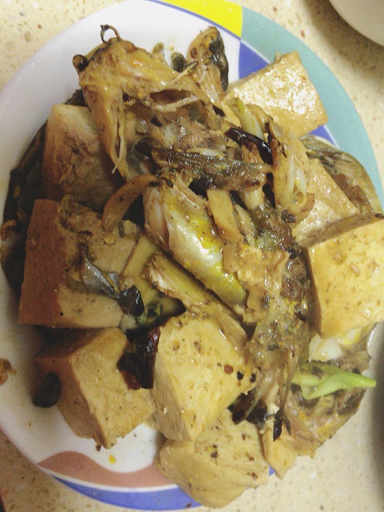 黃骨魚燉豆腐的做法-香辣味燉菜譜-易網(wǎng)健康養(yǎng)生網(wǎng) 黃骨魚燉豆腐的做法-香辣味燉菜譜
