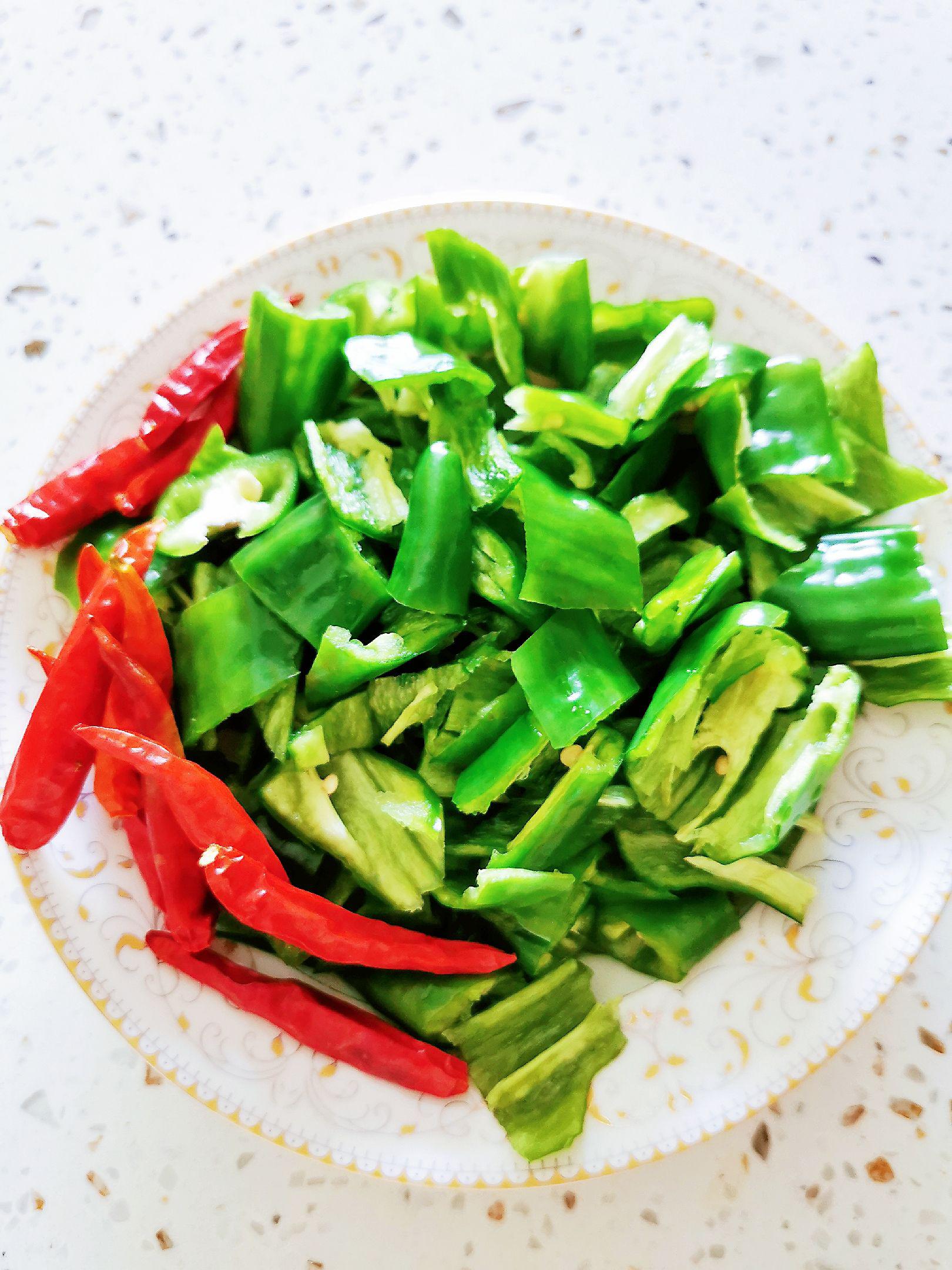 辣炒羊雜的做法-香辣味炒菜譜-易網健康養生網 辣炒羊雜的做法-香辣味炒菜譜