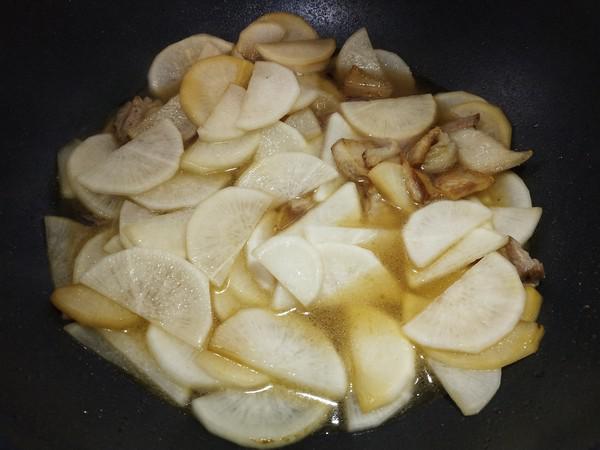 五花肉燒蘿卜的做法-家常味炒菜譜