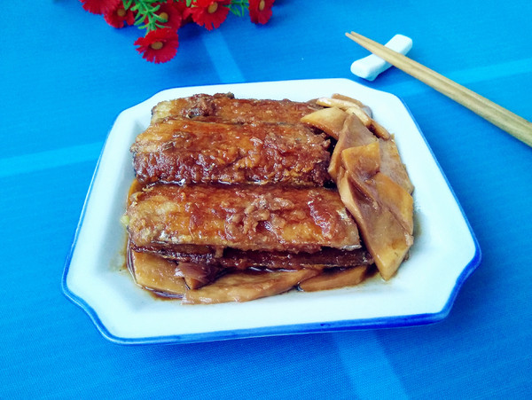 杏鮑菇燒帶魚的做法-咸鮮味燒菜譜-易網健康養生網 杏鮑菇燒帶魚的做法-咸鮮味燒菜譜