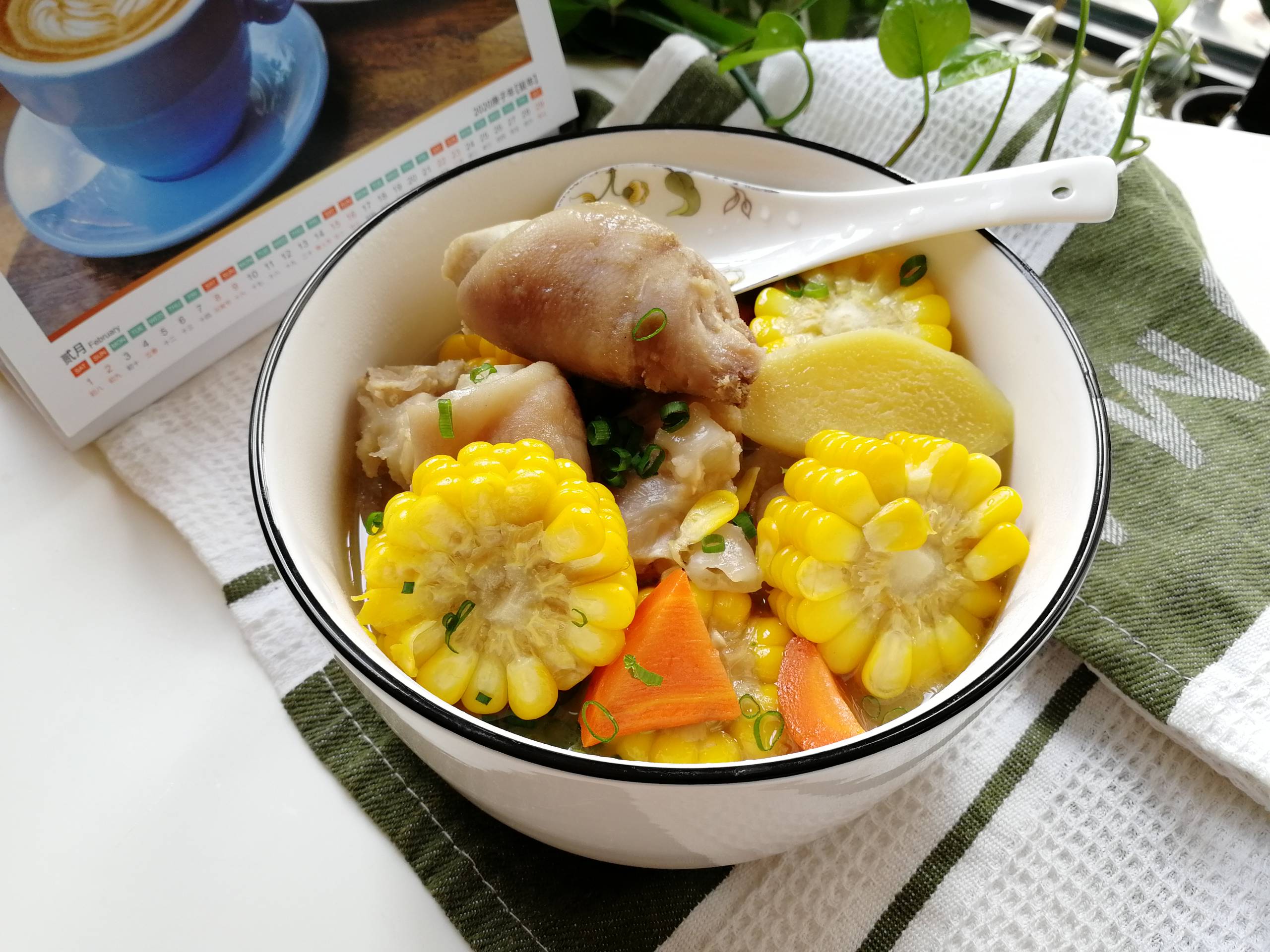 豬腳玉米湯的做法-咸鮮味燉菜譜-易網健康養生網 豬腳玉米湯的做法-咸鮮味燉菜譜