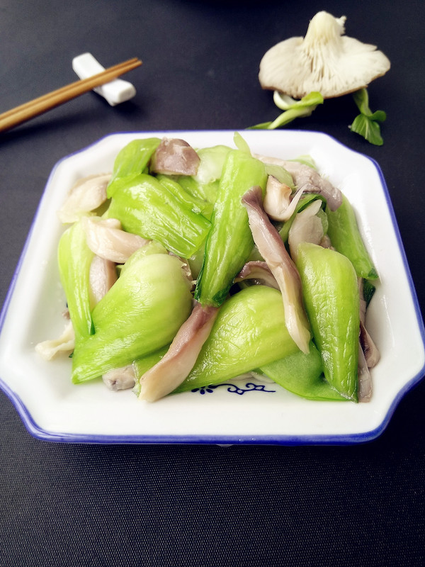 鳳尾蘑炒油菜的做法-家常味炒菜譜-易網健康養生網 鳳尾蘑炒油菜的做法-家常味炒菜譜