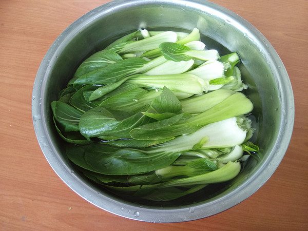 鳳尾蘑炒油菜的做法-家常味炒菜譜-易網<a href=http://www.xllyou.com/ target=_blank class=infotextkey>健康養生</a>網 鳳尾蘑炒油菜的做法-家常味炒菜譜