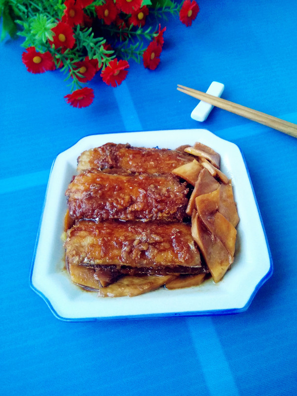 杏鮑菇燒帶魚的做法-咸鮮味燒菜譜-易網健康養生網 杏鮑菇燒帶魚的做法-咸鮮味燒菜譜