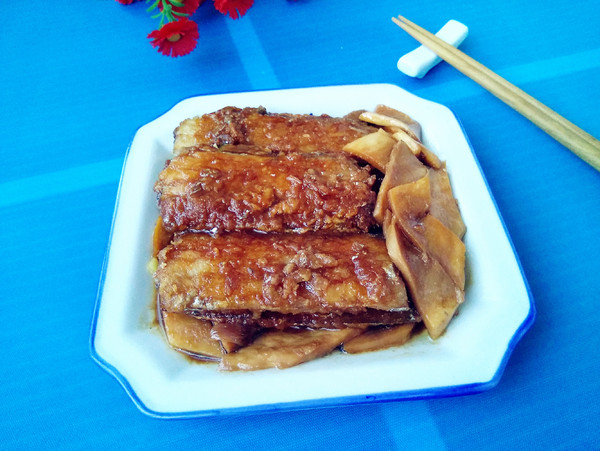 杏鮑菇燒帶魚的做法-咸鮮味燒菜譜-易網健康養生網 杏鮑菇燒帶魚的做法-咸鮮味燒菜譜