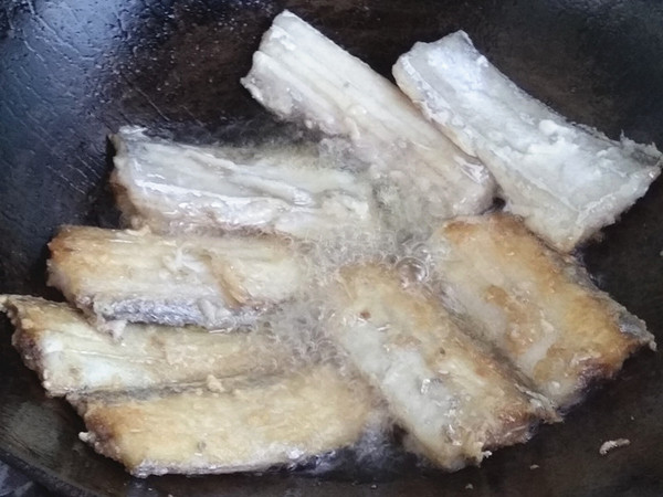 杏鮑菇燒帶魚的做法-咸鮮味燒菜譜-易網健康養生網 杏鮑菇燒帶魚的做法-咸鮮味燒菜譜