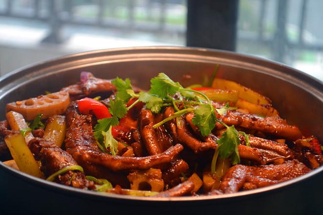 干鍋鴨掌的做法-香辣味炒菜譜