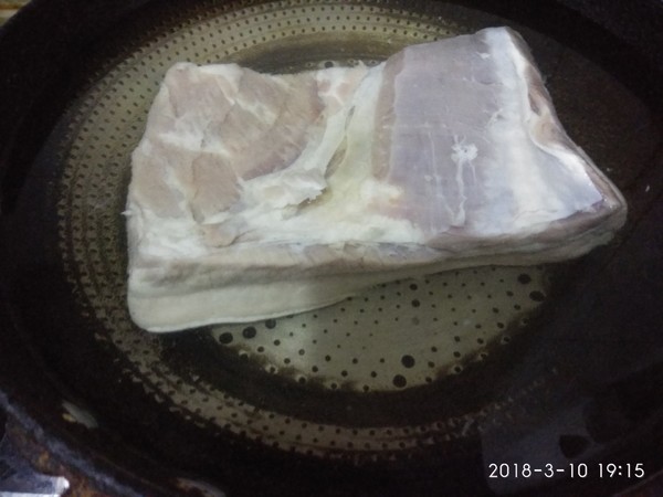 扣五花肉的做法-家常味其它工藝菜譜-易網(wǎng)<a href=http://www.xllyou.com/ target=_blank class=infotextkey>健康養(yǎng)生</a>網(wǎng) 扣五花肉的做法-家常味其它工藝菜譜