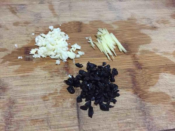 排骨蒸豆腐的做法-咸鮮味蒸菜譜-易網健康養生網 排骨蒸豆腐的做法-咸鮮味蒸菜譜