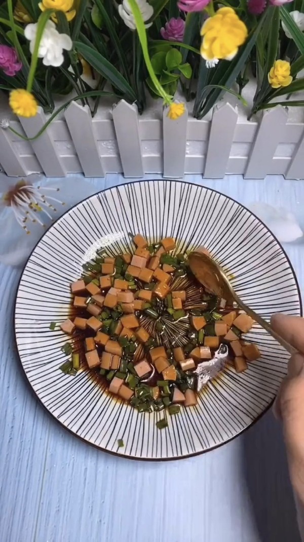 懶人臥蛋的做法-咸鮮味蒸菜譜-易網(wǎng)<a href=http://www.xllyou.com/ target=_blank class=infotextkey>健康養(yǎng)生</a>網(wǎng) 懶人臥蛋的做法-咸鮮味蒸菜譜