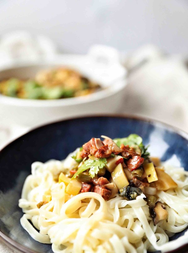 酸豆角筍丁臘肉燒昂刺魚的做法-咸鮮味燒菜譜-易網健康養生網 酸豆角筍丁臘肉燒昂刺魚的做法-咸鮮味燒菜譜