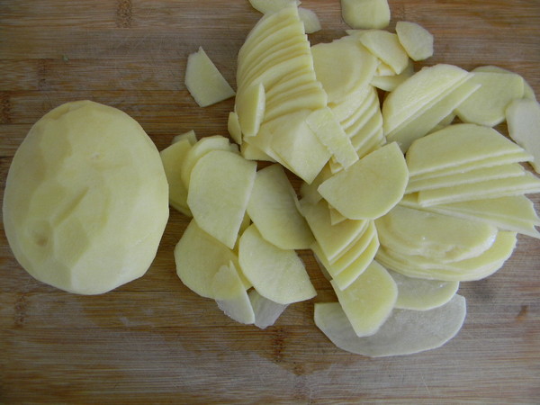 薯片燜飯的做法-其它口味燜菜譜-易網(wǎng)健康養(yǎng)生網(wǎng) 薯片燜飯的做法-其它口味燜菜譜