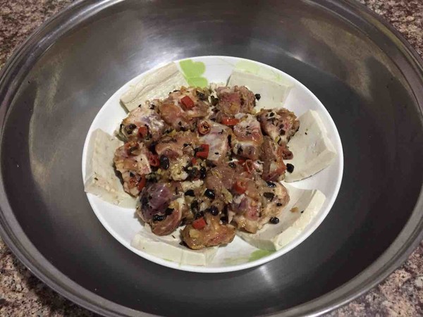 排骨蒸豆腐的做法-咸鮮味蒸菜譜-易網健康養生網 排骨蒸豆腐的做法-咸鮮味蒸菜譜