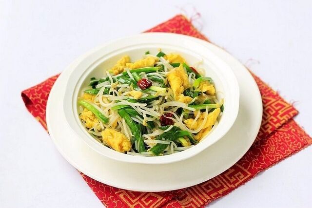 韭菜綠豆芽炒雞蛋的做法-家常味炒菜譜-易網(wǎng)健康養(yǎng)生網(wǎng) 韭菜綠豆芽炒雞蛋的做法-家常味炒菜譜