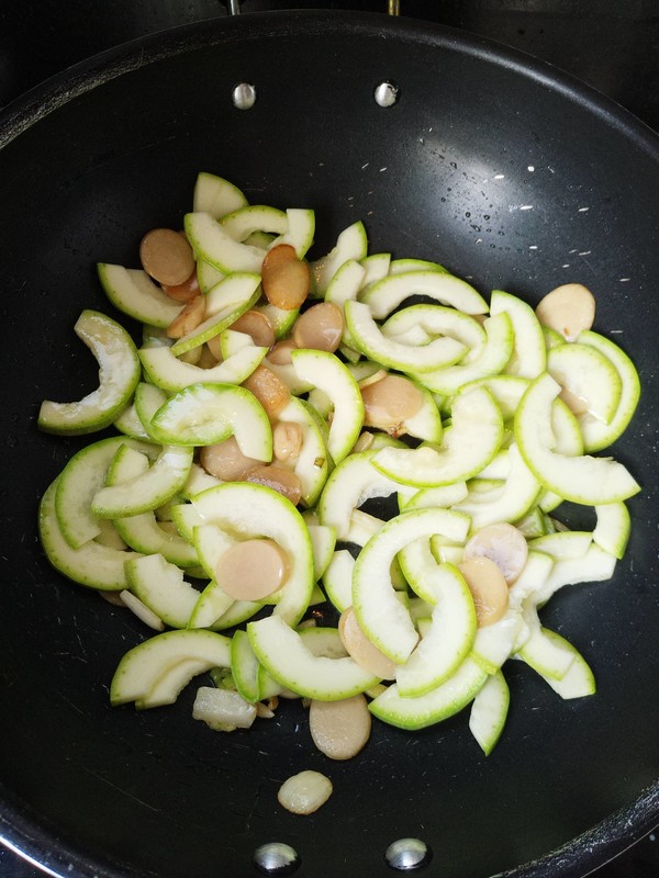 西葫蘆炒火腿腸的做法-家常味炒菜譜