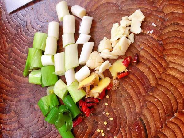 春筍奔跑雞的做法-咸鮮味燉菜譜-易網健康養生網 春筍奔跑雞的做法-咸鮮味燉菜譜